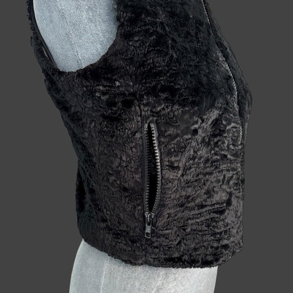 Bebe faux fur cropped zip up black vest - Picture 5 of 8